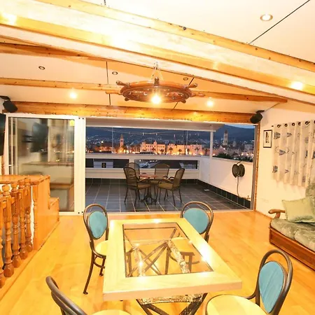 アパート Antique トロギール