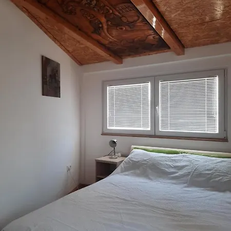 アパート Antique トロギール